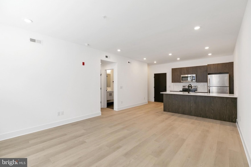 Photo - 3045-51 Richmond Street Unit 207