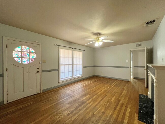 Building Photo - Tech Terrace home is Pre-Leasing for Fall ...