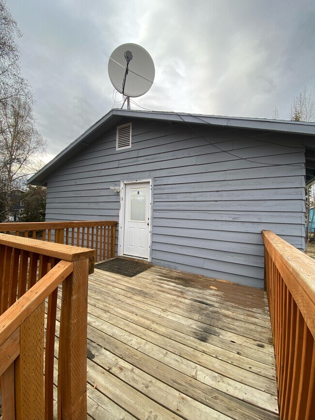 AFUERA - 1468 Davison St