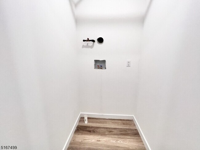 Building Photo - 135 Pearl St