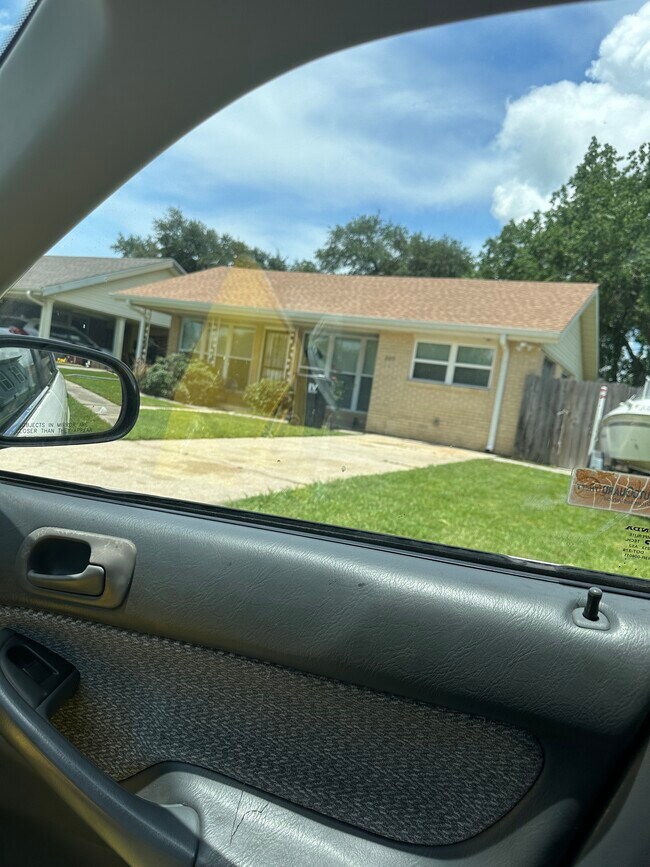 Building Photo - 209 Cougar Dr