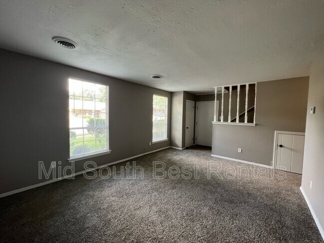 Building Photo - 6475 Birkenhead Rd