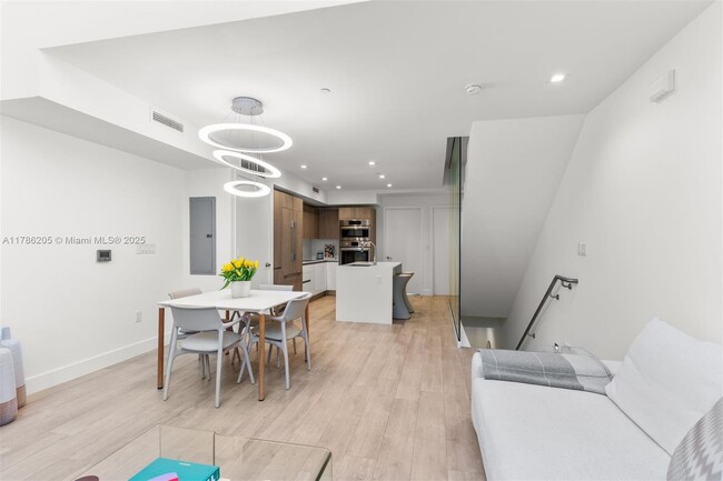 Foto del edificio - 455 NE 39th St