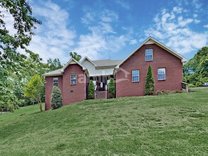 Building Photo - 1001 High Ridge Dr N