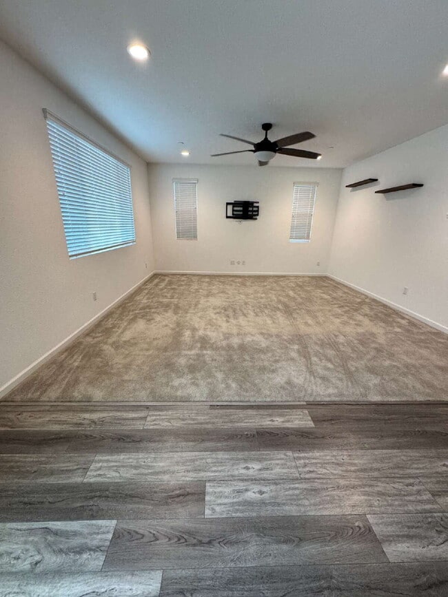 Foto del edificio - Move In Special!  The Home That Stands Alone — Literally