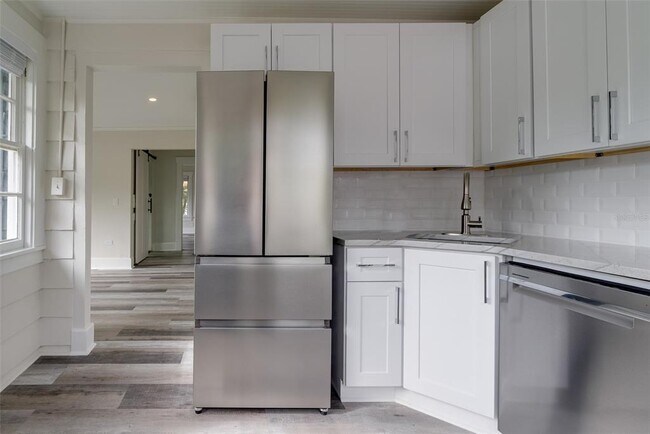 Foto del edificio - 656 15th Ave NE