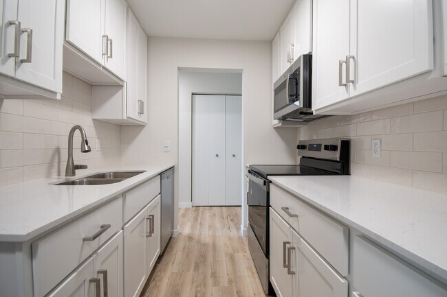 Foto del edificio - Dockside Apartments & Boat Slips - Lake Minnetonka