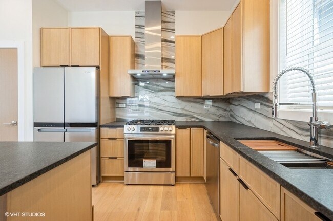 Foto del edificio - 456 E Oakwood Blvd Unit 2