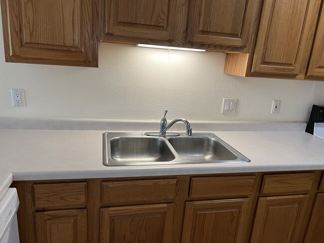 Building Photo - 1105 Heritage Ct