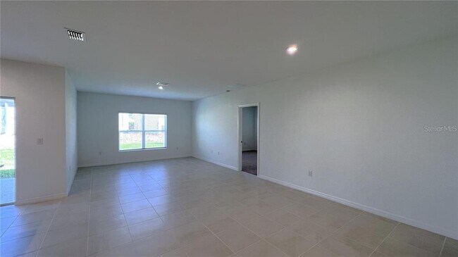 Building Photo - 5557 Tranquila Ln