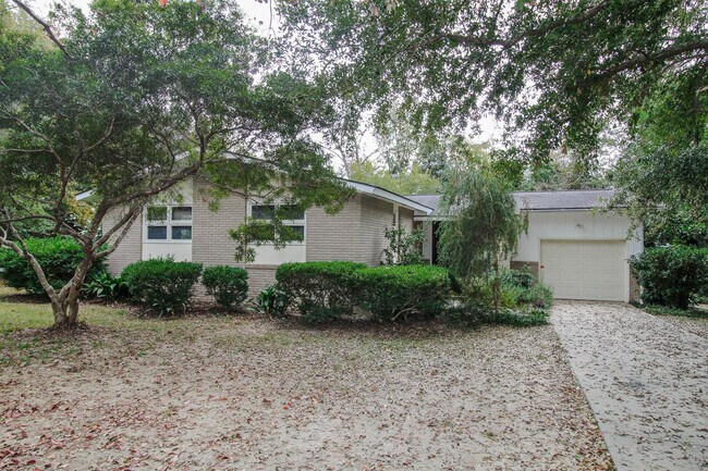 Building Photo - 404 Brannen St