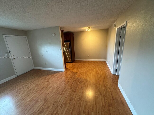 Foto del edificio - 427 Santander Ave