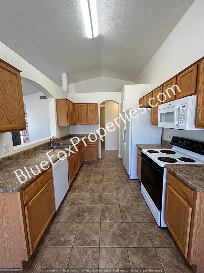 Foto del edificio - 7966 W School Hill Pl