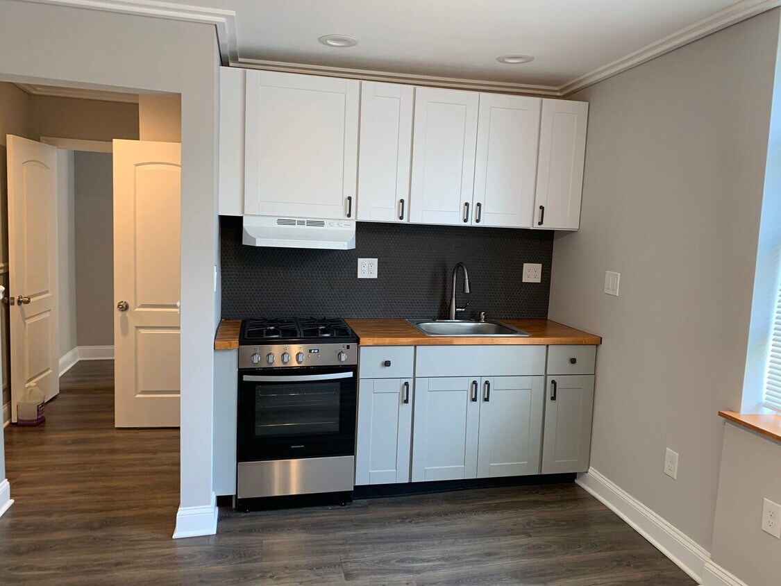Foto principal - 6109 Monroe Pl