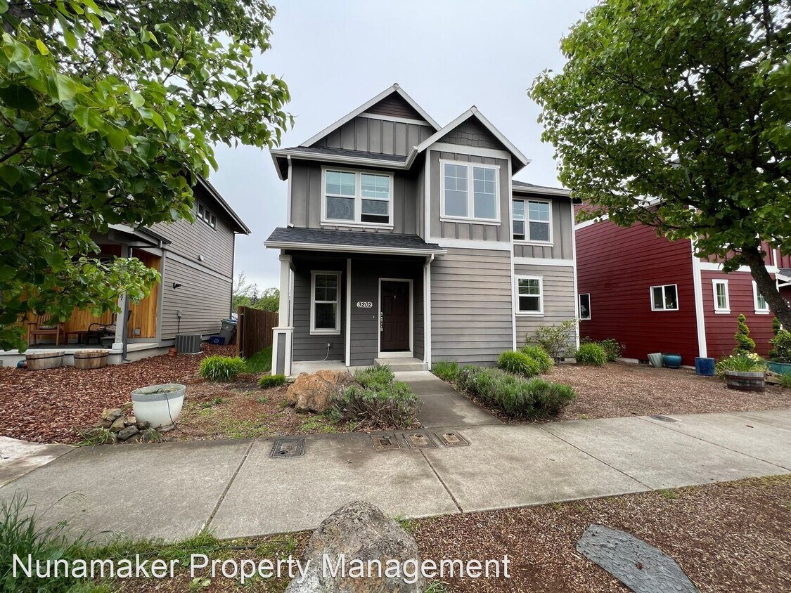 Primary Photo - 3 br, 2.5 bath House - 3202 Sherman Avenue