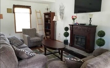 Building Photo - 15 Orchard Ln