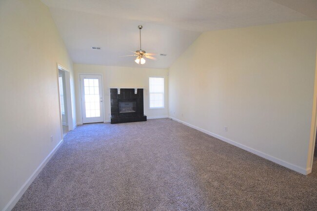 Building Photo - 3 Bedroom, 2 Bathroom Home (NO PETS)
