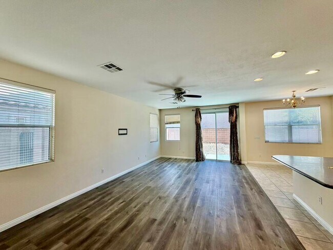 Foto del edificio - Well-maintained two-story home