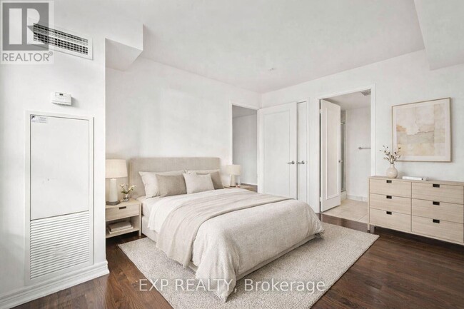 Photo du bâtiment - 60 St Clair Ave W