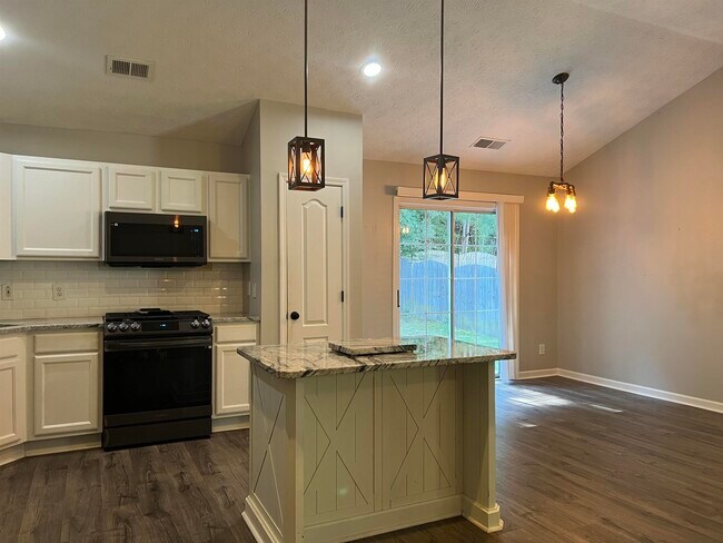 Building Photo - 324 White Oak Way