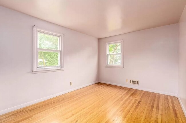 Building Photo - 40 Lovelace Ln