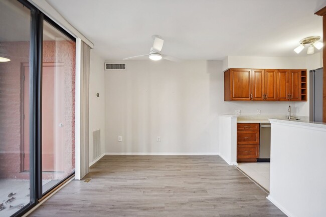 Foto del edificio - beautifully updated 1-bedroom, 1-bath condo