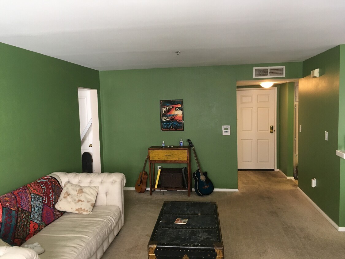 Primary Photo - 4501 Cedros Ave
