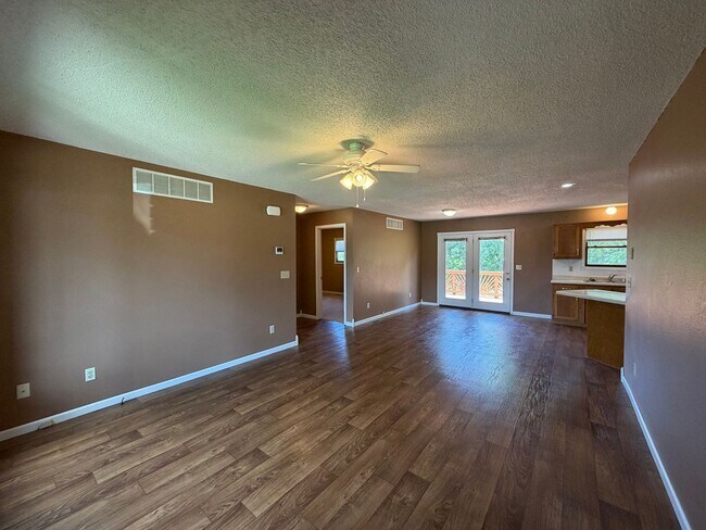 Foto del edificio - Two-Bedroom Single Family Home Available for Rent!