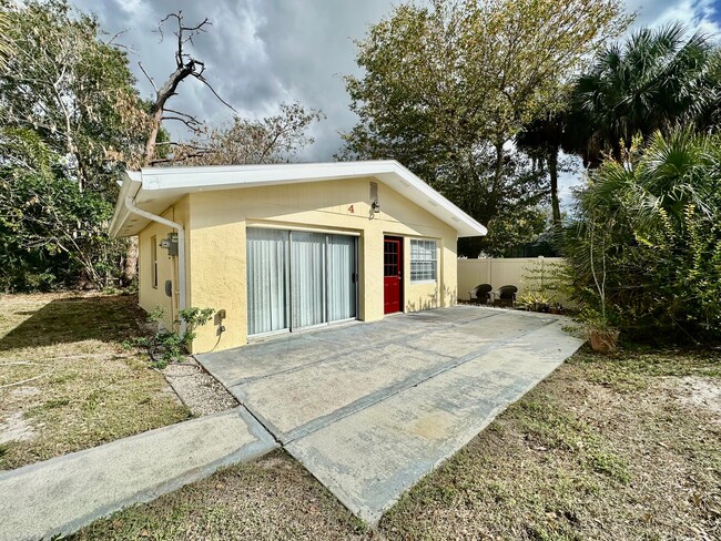 Building Photo - 4241 Tarpon Ave