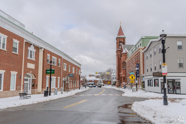 Building Photo - 240 Cabot St