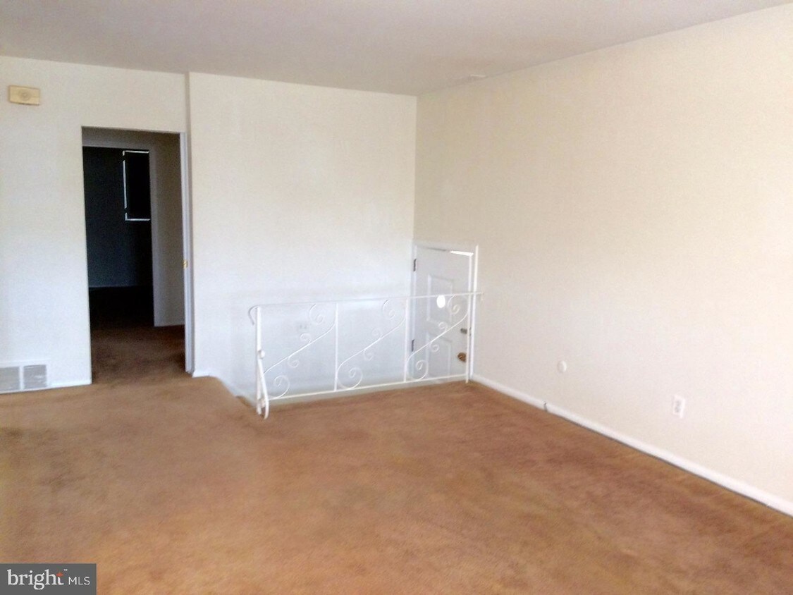 Foto principal - 9801 Wistaria St