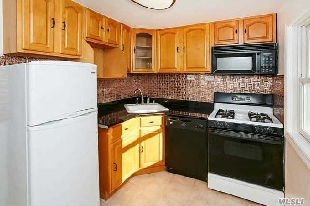 Building Photo - 1049 3rd Ave