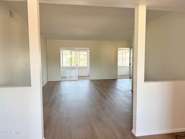 Foto del edificio - 10217 W Mission Ln