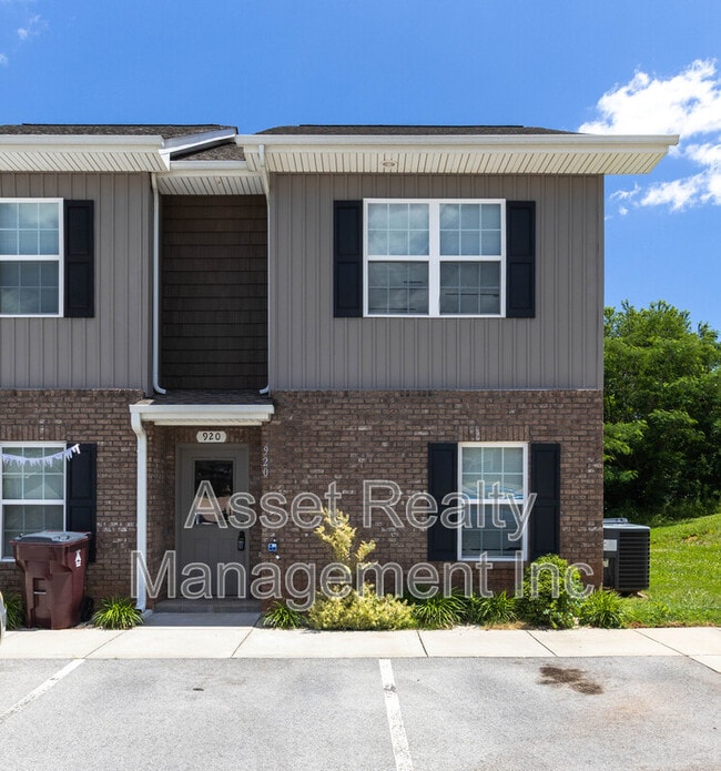 Building Photo - 920 Warrior Hill Dr