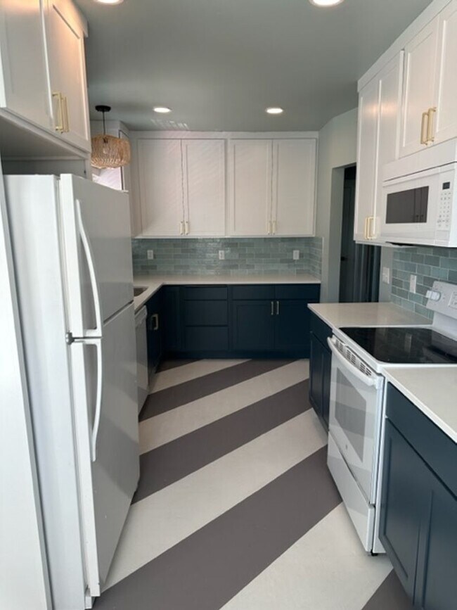 Building Photo - Downtown Coeur d' Alene Home (P#356)