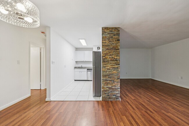 Foto del edificio - 500 Thayer Ave