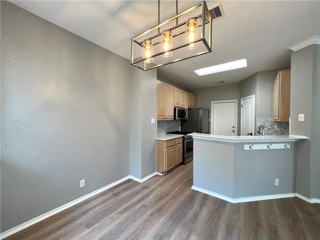Building Photo - 8603 Bobcat Dr