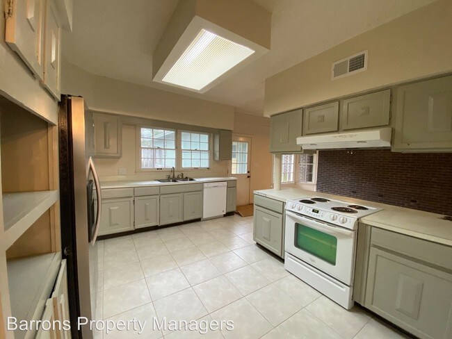 Foto del edificio - 3 br, 2.5 bath House - 215 Russ Drive