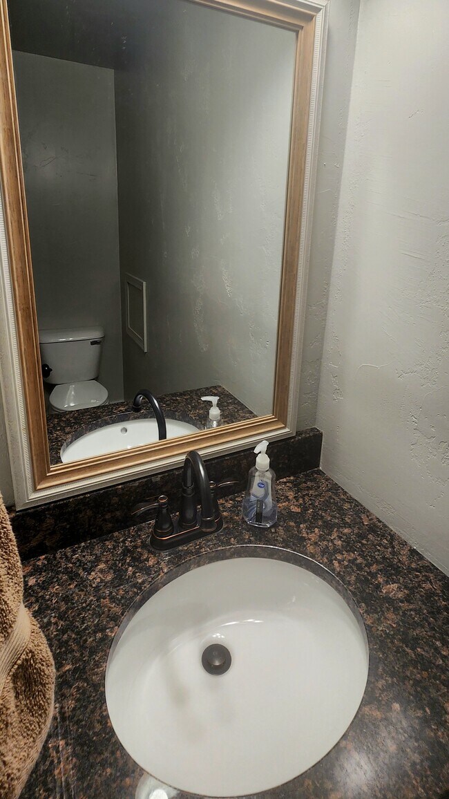 Foto del edificio - 1376 W Hiawatha Dr
