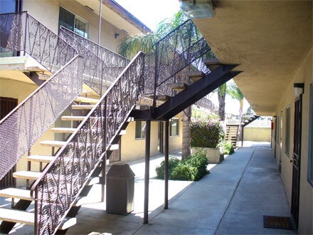 Building Photo - 13902 Budlong Ave
