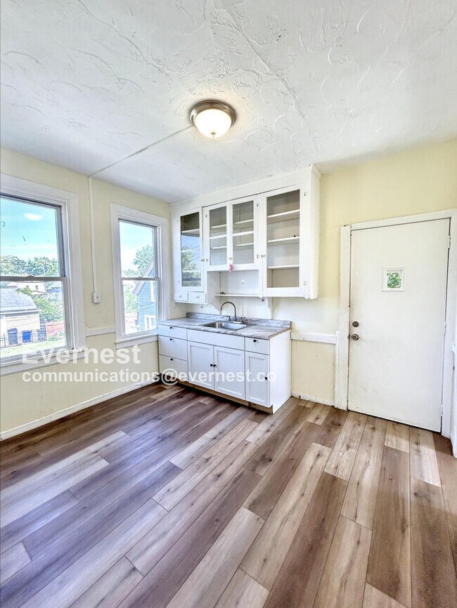 Foto del edificio - 3404 Walton Ave