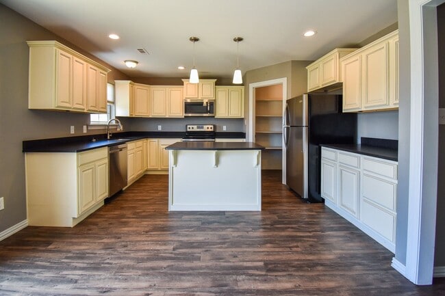 Photo - Stunning 3 bedroom, 2 bathroom Home availa...