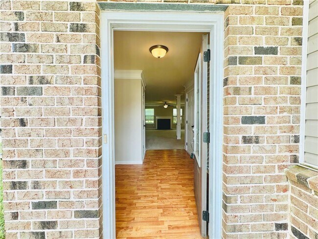 Building Photo - 2515 Sheldon Pl