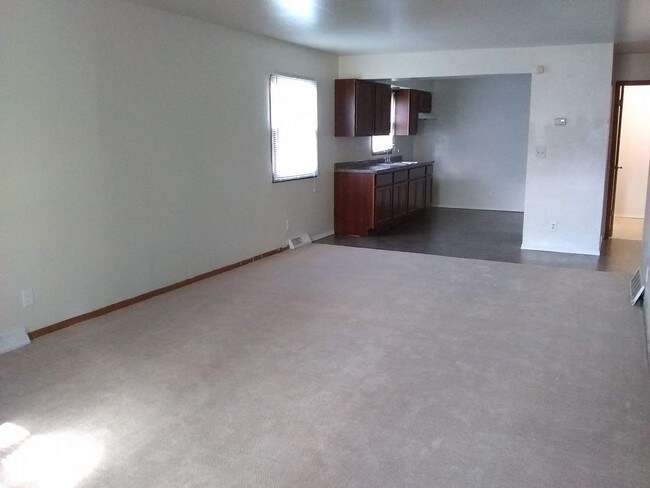 Foto del edificio - 6466 N. 106th Street - 3 Bedroom Townhouse