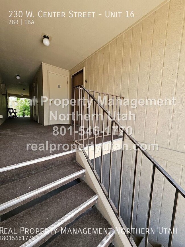 Building Photo - Top Floor Two Bedroom Apartment in Bountiful