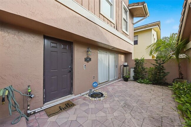 Foto del edificio - 4337 Coral Springs Dr