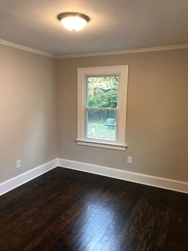Building Photo - 4 Bed 2 Bath in Atlanta!