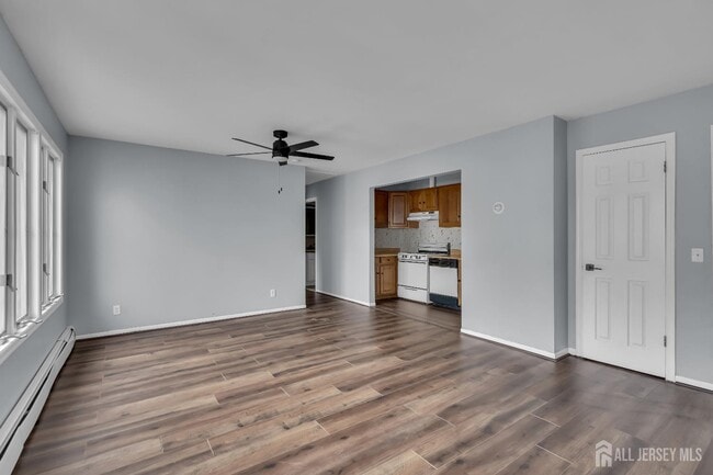 Foto del edificio - 1595 E 2nd St