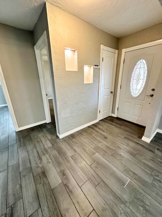 Building Photo - 2305 NE Village Dr