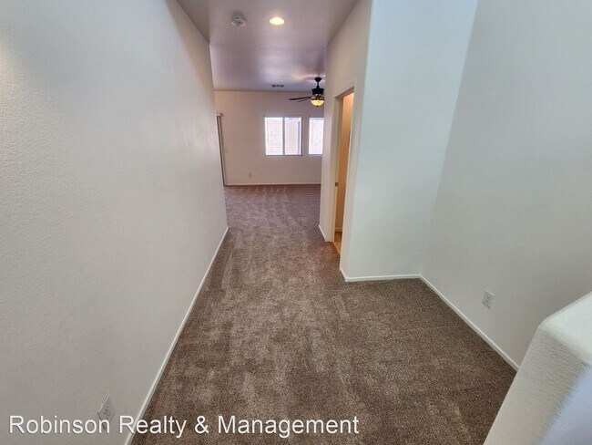 Foto del edificio - 3 br, 2.5 bath House - 5468 Mercury Spring...